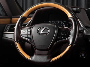 Седан Lexus ES 2019 года, 2949000 рублей, Тюмень