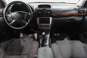 Седан Toyota Avensis 2005 года, 749000 рублей, Новокузнецк