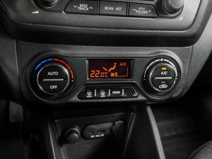 Хетчбэк Kia Rio 2012 года, 879000 рублей, Воронеж