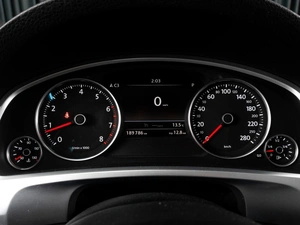 Внедорожник Volkswagen Touareg 2016 года, 3289000 рублей, Тюмень