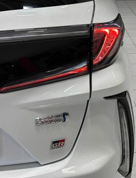 Хетчбэк Toyota Prius PHV 2018 года, 2357000 рублей, Красноярск