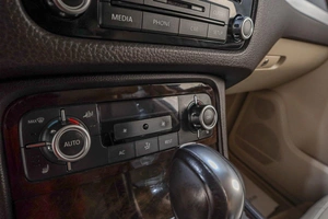 Внедорожник Volkswagen Touareg 2011 года, 1459000 рублей, Челябинск