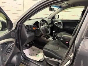 Внедорожник Toyota RAV4 2011 года, 1395000 рублей, Красноярск