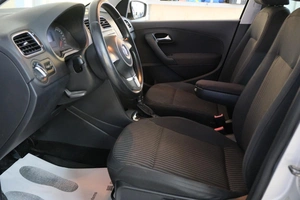 Седан Volkswagen Polo 2013 года, 919000 рублей, Омск