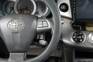 Внедорожник Toyota RAV4 2011 года, 1389000 рублей, Тюмень