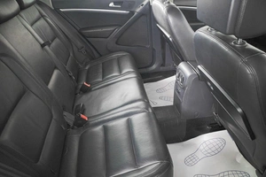 Внедорожник Volkswagen Tiguan 2011 года, 1409000 рублей, Кемерово