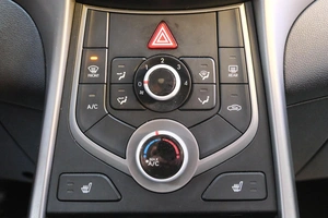 Седан Hyundai Elantra 2015 года, 1349000 рублей, Омск