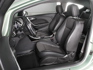 Хетчбэк Opel Astra GTC 2012 года, 925000 рублей, Красный Пахарь