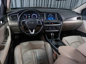 Седан Hyundai Sonata 2018 года, 1999000 рублей, Тюмень