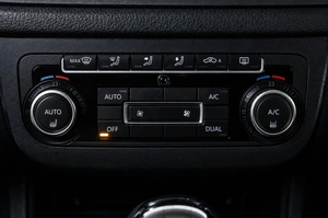Внедорожник Volkswagen Tiguan 2011 года, 1229000 рублей, Челябинск