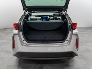 Лифтбек Toyota Prius 2017 года, 1999000 рублей, Красноярск