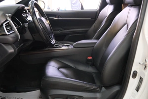 Седан Toyota Camry 2019 года, 2459000 рублей, Омск