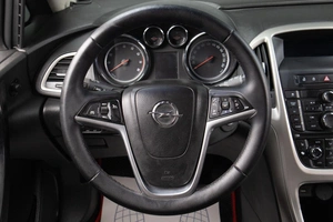 Хетчбэк Opel Astra 2012 года, 699000 рублей, Оренбург
