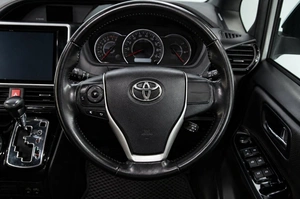Минивэн Toyota Voxy 2018 года, 2229000 рублей, Челябинск