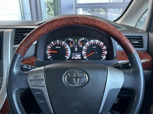 Минивэн Toyota Vellfire 2010 года, 2190000 рублей, Уфа