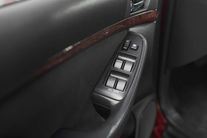 Седан Toyota Avensis 2005 года, 999000 рублей, Томск