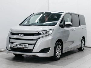 Минивэн Toyota Noah 2018 года, 2490000 рублей, Красноярск