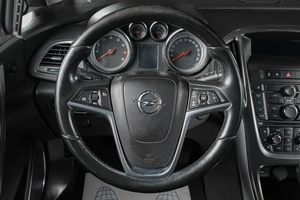 Хетчбэк Opel Astra 2011 года, 719000 рублей, Тюмень