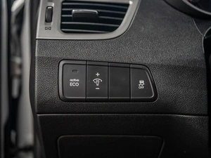 Седан Hyundai Avante 2011 года, 1050000 рублей, Красноярск