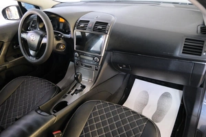 Седан Toyota Avensis 2009 года, 1159000 рублей, Омск