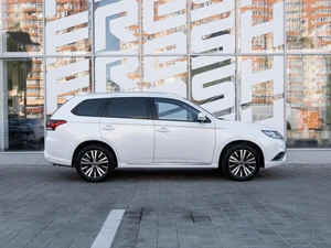 Внедорожник Mitsubishi Outlander 2022 года, 2670000 рублей, Ставрополь
