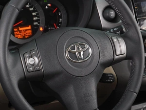 Внедорожник Toyota RAV4 2011 года, 1499000 рублей, Воронеж