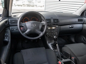 Седан Toyota Avensis 2006 года, 870000 рублей, Краснодар