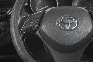 Внедорожник Toyota C-HR 2017 года, 2359000 рублей, Кемерово