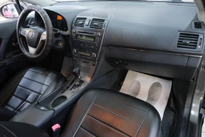 Седан Toyota Avensis 2009 года, 949000 рублей, Омск
