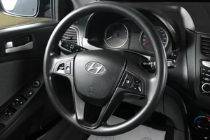Седан Hyundai Solaris 2012 года, 819000 рублей, Тюмень