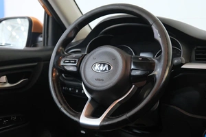 Седан Kia Rio 2017 года, 1199000 рублей, Омск