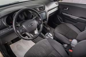 Седан Kia Rio 2013 года, 869000 рублей, Томск