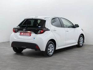 Хетчбэк Toyota Yaris 2020 года, 1120000 рублей, Красноярск