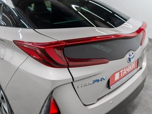 Лифтбек Toyota Prius 2017 года, 1999000 рублей, Красноярск