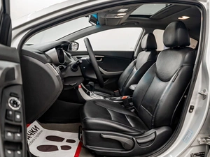 Седан Hyundai Avante 2011 года, 1050000 рублей, Красноярск