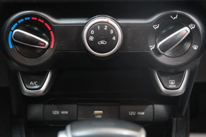 Хетчбэк Kia Rio X 2021 года, 1439000 рублей, Омск