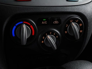 Хетчбэк Kia Rio 2006 года, 649000 рублей, Воронеж