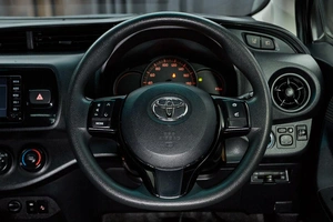 Хетчбэк Toyota Vitz 2018 года, 877000 рублей, Красноярск