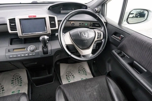 Минивэн Honda Freed 2012 года, 989000 рублей, Красноярск