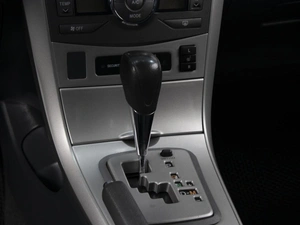 Седан Toyota Corolla 2007 года, 890000 рублей, Омск