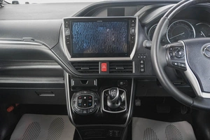 Минивэн Toyota Esquire 2015 года, 1969000 рублей, Кемерово