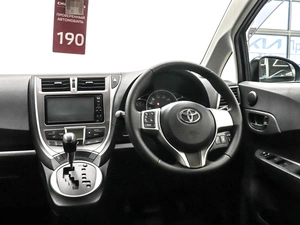 Хетчбэк Toyota Ractis 2011 года, 790000 рублей, Красноярск