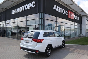 Внедорожник Mitsubishi Outlander 2016 года, 1800000 рублей, Мирное