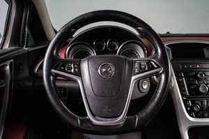 Хетчбэк Opel Astra GTC 2012 года, 829000 рублей, Сургут