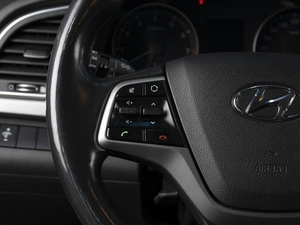 Седан Hyundai Elantra 2018 года, 1450000 рублей, Омск
