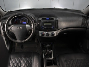 Седан Hyundai Elantra 2010 года, 510000 рублей, Омск