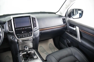 Внедорожник Toyota Land Cruiser 2017 года, 7300000 рублей, Пермь