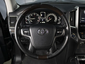 Внедорожник Toyota Land Cruiser 2019 года, 7420000 рублей, Омск