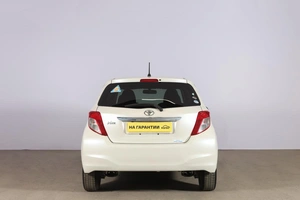 Хетчбэк Toyota Vitz 2011 года, 759000 рублей, Новосибирск