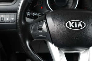 Хетчбэк Kia Rio 2013 года, 699000 рублей, Тюмень